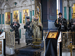 Епископ Россошанский и Острогожский Андрей совершил утреню Великого Пятка с чтением двенадцати Страстных Евангелий