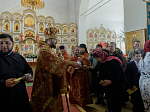 Епископ Россошанский и Острогожский Дионисий совершил венчальную Литургию в храме святителя Митрофана, первого епископа Воронежского, села Верхний Мамон
