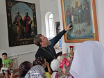 Клирик благочиния провел экскурсию по храму