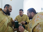 В Неделю 19-ю по Пятидесятнице епископ Дионисий совершил Божественную литургию в Воскресенском соборе Белогорского мужского монастыря