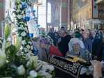 В пятницу Страстной седмицы епископ Дионисий совершил вечерню с выносом Плащаницы Спасителя в Ильинском кафедральном соборе г. Россошь