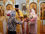 В Казанском храме прихожане поздравили благочинного и его матушку с памятными датами