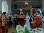 Епископ Россошанский и Острогожский Дионисий совершил венчальную Литургию в храме святителя Митрофана, первого епископа Воронежского, села Верхний Мамон