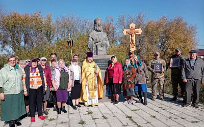 В селе Караяшник состоялся крестный ход к памятнику местночтимого святого Димитрия (Самбикина), архиепископа Казанского и Свияжского