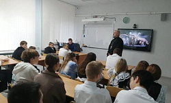 Священник провел профилактическую беседу со старшеклассниками в Александровской СОШ