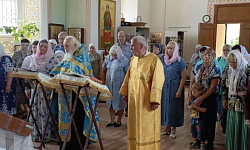 Жители села Петренково Острогожского района помолились перед чтимой иконой Божьей Матери «Оршанская»