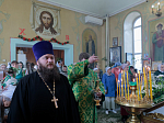 В праздник Святой Троицы Преосвященнейший епископ Дионисий совершил Литургию в Свято-Троицком храме города Россоши