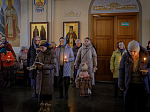 Во вторник первой седмицы Великого поста Преосвященнейший епископ Дионисий совершил повечерие с чтением Великого канона прп. Андрея Критского в Тихоновском соборном храме города Острогожска