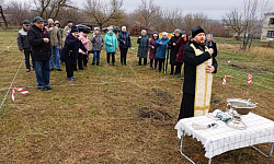  Благочинный Богучарского благочиния совершил молебен перед началом строительства храма в х. Варваровка