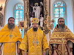 Епископ Россошанский и Острогожский Дионисий совершил Божественную литургию в Свято-Троицком соборе Раифского Богородицкого мужского монастыря