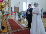 Епископ Россошанский и Острогожский Дионисий совершил венчальную Литургию в храме святителя Митрофана, первого епископа Воронежского, села Верхний Мамон