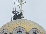 В храме Всемилостивого Спаса города Россоши состоялся подъем креста на купол храма