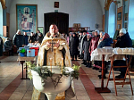 Священник совершил праздничное богослужение и чин Великого освящения воды