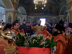 Епископ Россошанский и Острогожский Дионисий возглавил Божественную литургию в храме Архистратига Божия Михаила города Острогожска
