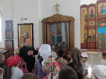 Клирик благочиния провел экскурсию по храму