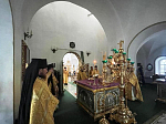 Епископ Россошанский и Острогожский Дионисий совершил Божественную литургию в Свято-Троицком соборе Раифского Богородицкого мужского монастыря