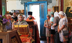 Ковчег с частицей мощей священномученика Петра (Зверева) был доставлен в храмы Петропавловского района