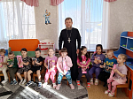 Настоятель Покровского храма с. Шапошниковка принял участие в мастер-классе в детском саду 