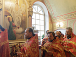 Епископ Россошанский и Острогожский Дионисий возглавил Божественную литургию в храме Архистратига Божия Михаила города Острогожска