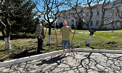 Субботник на территории Свято‑Ильинского кафедрального собора города Россошь