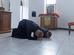 В Неделю 6-ю по Пасхе, о слепом, епископ Дионисий совершил Божественную литургию в Воскресенском соборе Белогорского мужского монастыря