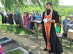 Священнослужитель совершил панихиды на кладбищах Подгоренского района