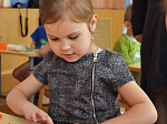 Дошкольники научились делать пасхальные сувениры