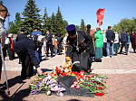 В поселке Каменка прошло возложение цветов к мемориалу и воинскому захоронению
