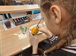 Священнослужитель принял участие в мастер-классе по росписи пасхальных яиц
