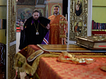 Епископ Россошанский и Острогожский Дионисий возглавил Божественную литургию в храме Архистратига Божия Михаила города Острогожска