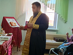 Духовная поддержка в преддверии Пасхи: иерей Андрей Рыбак причастил постояльцев пансионата в Коротояке