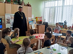 В поселке Каменка в детском саду «Колокольчик» состоялся час православной беседы на тему «К истокам православной мудрости»