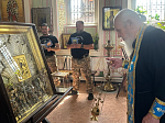 Казачий крестный ход со списком иконы «Избавительница от бед» посетил храм Сошествия Святого Духа села Петренково