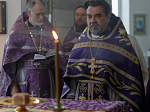 В понедельник третьей седмицы Великого поста Правящий Архиерей совершил Литургию Преждеосвященных Даров в храме святителя Митрофана Воронежского села Верхний Мамон