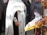 Священник совершил чин Великого освящения воды в селах Богучарского района