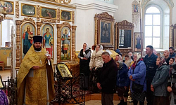 В храме св. мч. Иоанна Воина г. Богучар поздравили пожилых прихожан