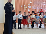 Детей поздравили с Пасхой