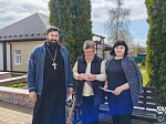 Священник поздравил жителей поселка Подгоренский со Светлой Пасхой