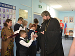 В Павловской школе‑интернате № 1 открыли «Парты Героев»: в памятном мероприятии принял участие протоиерей Евгений Бей