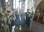 В пятницу Страстной седмицы Преосвященнейший епископ Дионисий совершил вечерню с выносом Плащаницы Спасителя в Ильинском кафедральном соборе Россоши