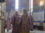 В праздник Воздвижения Креста Господня Правящий Архиерей совершил Литургию в Свято-Ильинском кафедральном соборе города Россоши