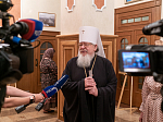 Митрополит Воронежский и Лискинский Сергий открыл выставку картин в Благовещенском кафедральном соборе