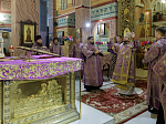 В канун праздника Воздвижения Креста Господня Преосвященнейший епископ Дионисий совершил всенощное бдение в Ильинском кафедральном соборе города Россоши