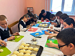 На минувшей неделе в Павловском благочинии прошли мастер-классы по выпечке «жаворонков». 