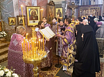 В Неделю Крестопоклонную епископ Дионисий совершил Божественную литургию в Свято-Троицком соборе Серафимо-Дивеевского монастыря в с. Дивеево Нижегородской области