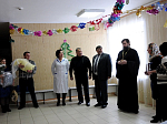Настоятель Троицкого храма протоиерей Николай Давыдов с супругой посетили родильное отделение Кантемировской районной больницы