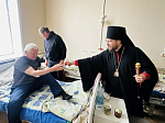 В день Светлого Христова Воскресения Архипастырь посетил пациентов и медперсонал различных отделений БУЗ ВО «Россошанская районная больница»