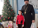 Благочинный вручил подарки воспитанникам социально-реабилитационного центра для несовершеннолетних в Кантемировке
