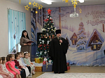 В святочные дни Рождества священник побывал в детском саду села Верхнего Мамона