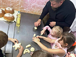 В пекарне-просфорне при Свято-Ильинском кафедральном соборе г. Россошь состоялось познавательное занятие